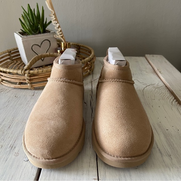 UGG Ultra Mini Classic Boot - Driftwood - Picture 8 of 12